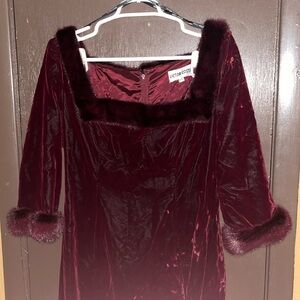 RARE find Victor Costa VINTAGE satin lined velvet dress with fox fur trim